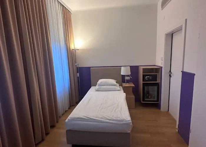 Caroline 3*