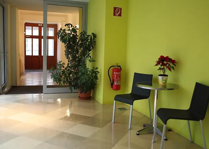 Hotel Caroline